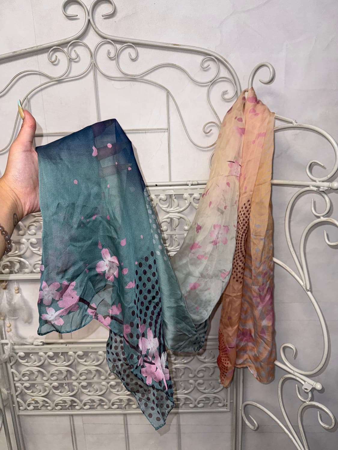 Gradient cherry blossom silk scarf 상품이미지2
