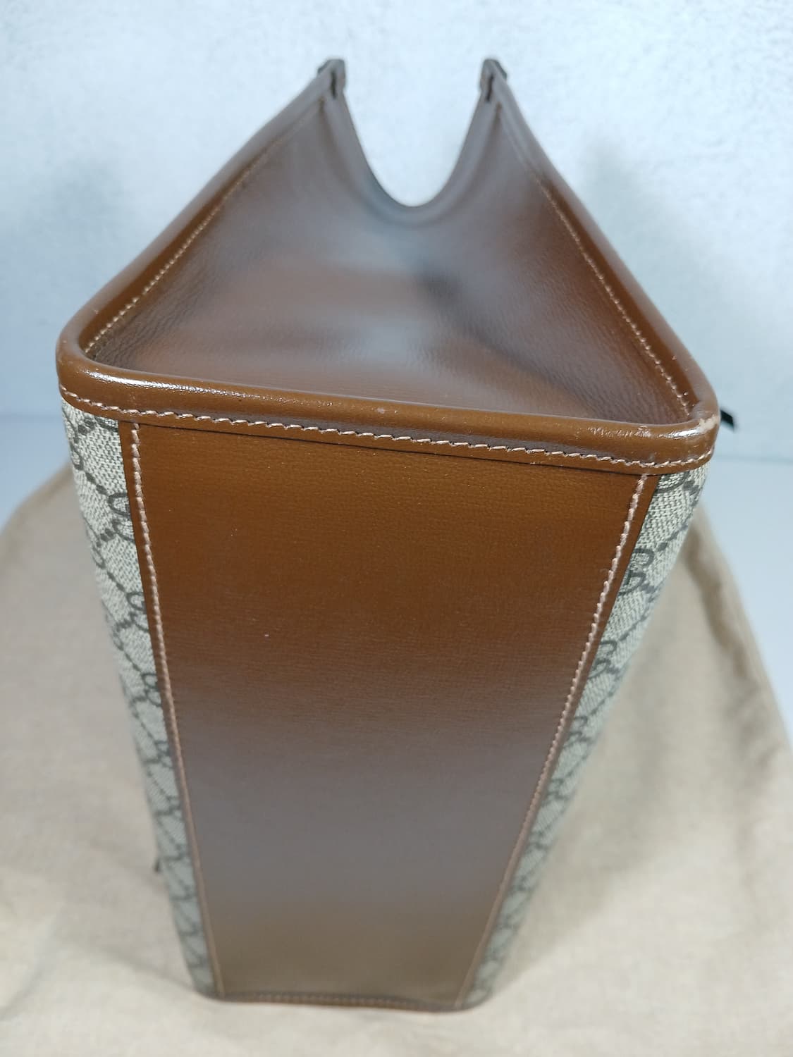 구찌 인터로킹 GG 토트백 스몰 659983 상품이미지8