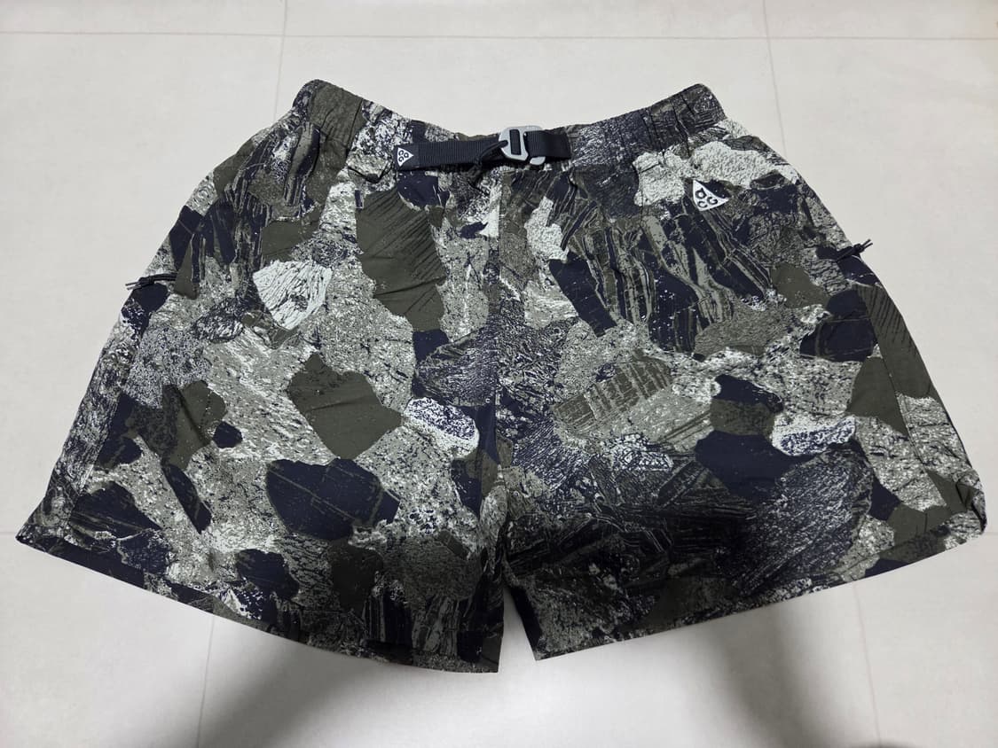 나이키 ACG 프린트 트레일 쇼츠 카키 상품이미지1