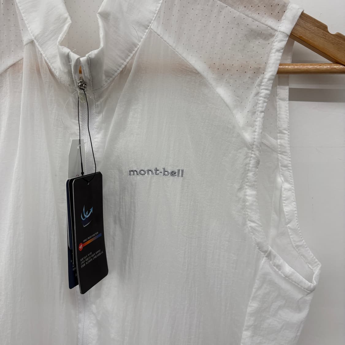 몽벨 화이트 경량 바람막이 조끼 여성M 상품이미지2