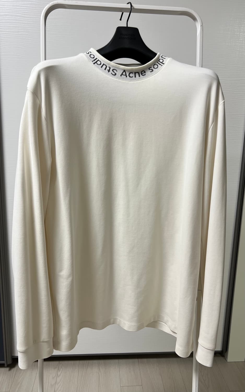 아크네 긴팔 상품이미지1