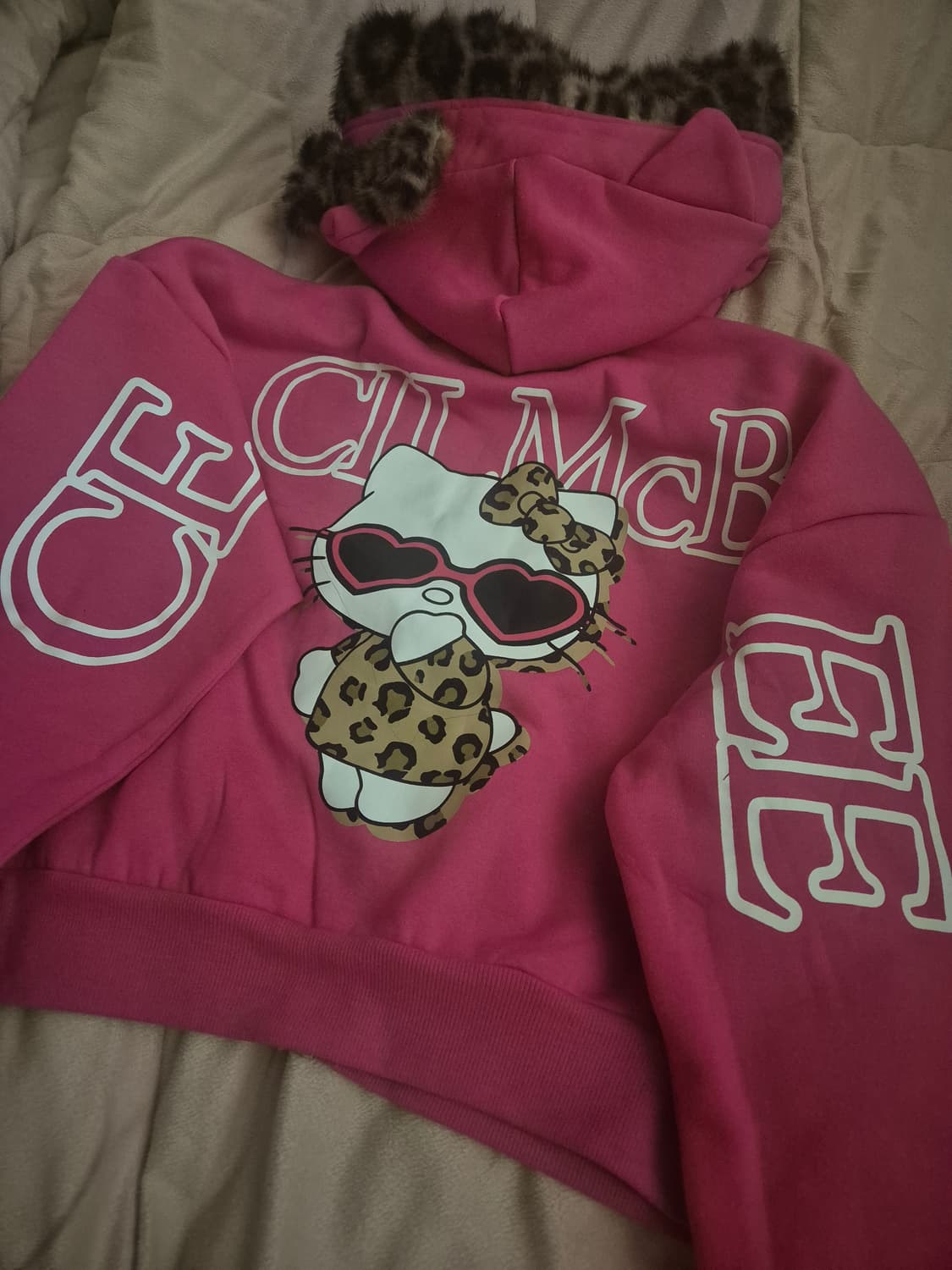 새상품) 세실맥비 아바일 헬로키티 호피 퍼 후드집업 갸루 대대장 상품이미지1