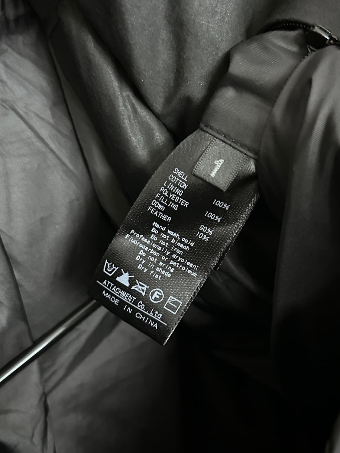 카즈유키 쿠마가이 사선 하이넥 다운 자켓 상품이미지8