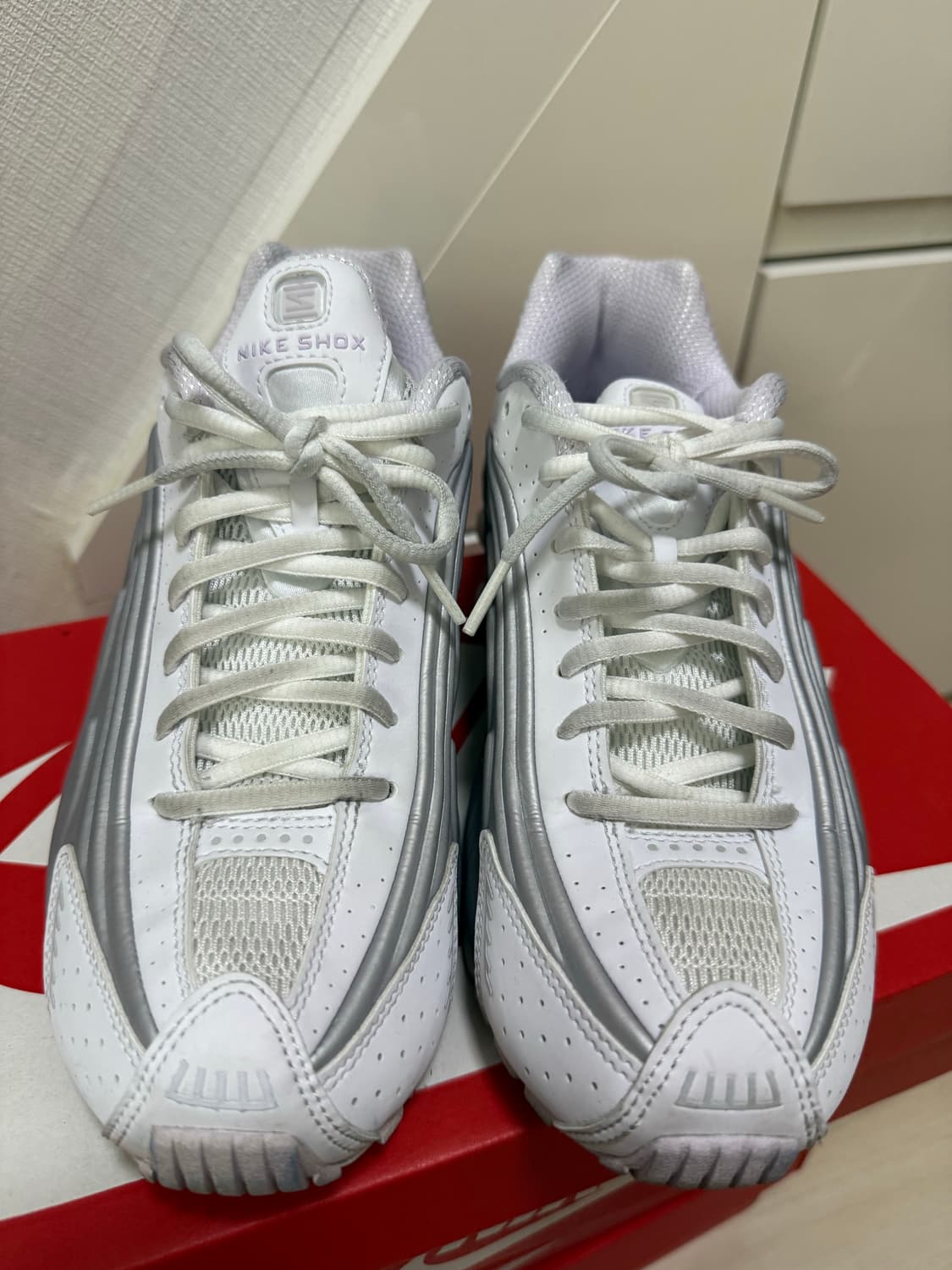 나이키 샥스 Nike shox r4 화이트 앤 매탈릭 245 상품이미지2