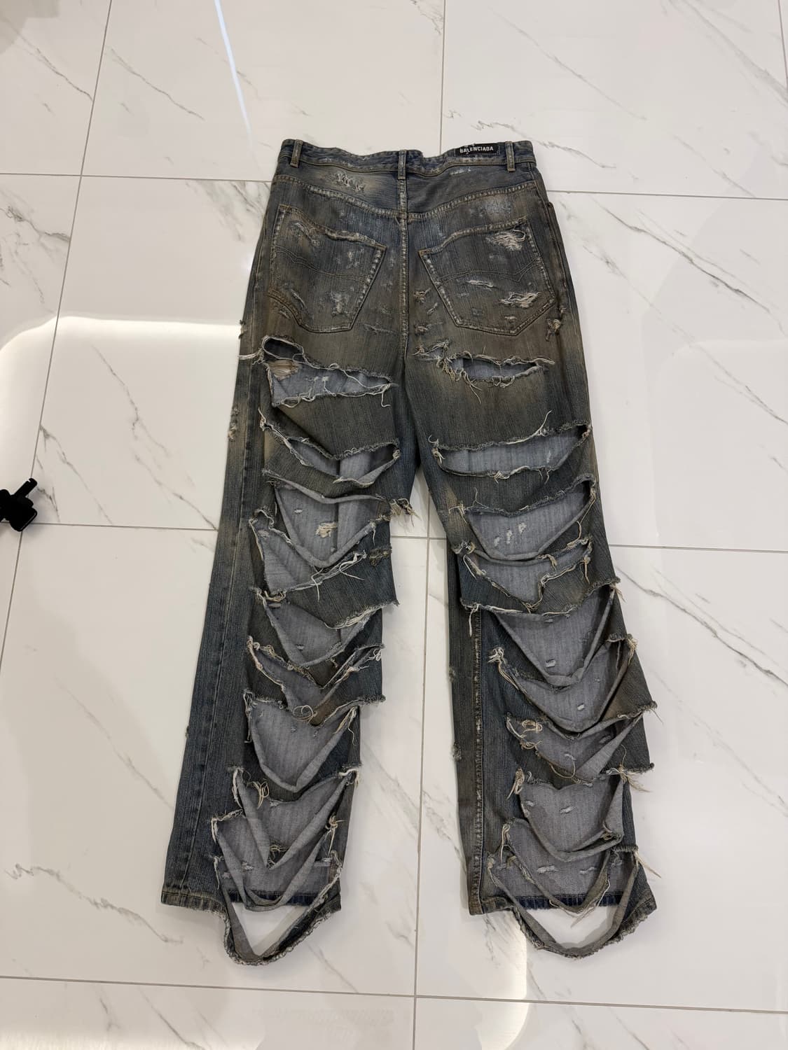 발렌시아가 슈퍼 디스트로이드 배기 데님 팬츠 상품이미지3