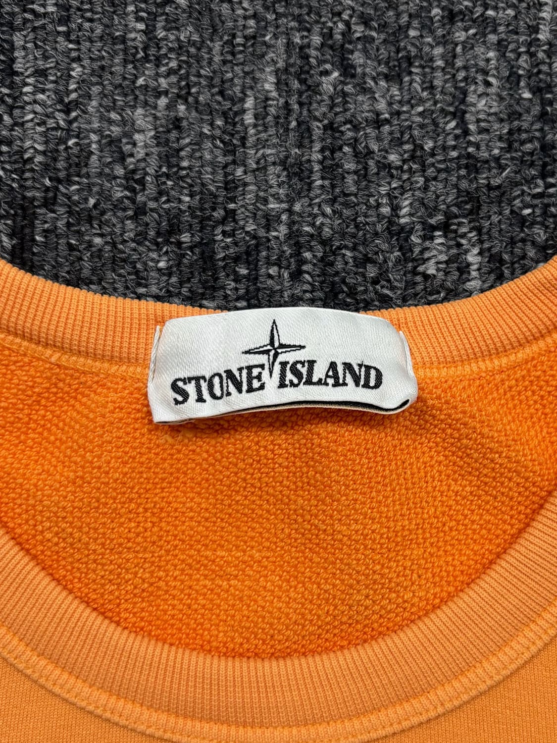 스톤 아일랜드 20FW 오렌지 맨투맨 상품이미지5