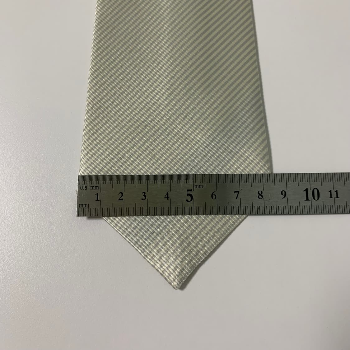 버버리(BURBERRY) 스트라이프 넥타이 명품 화이트 100실크 A등급 상품이미지8