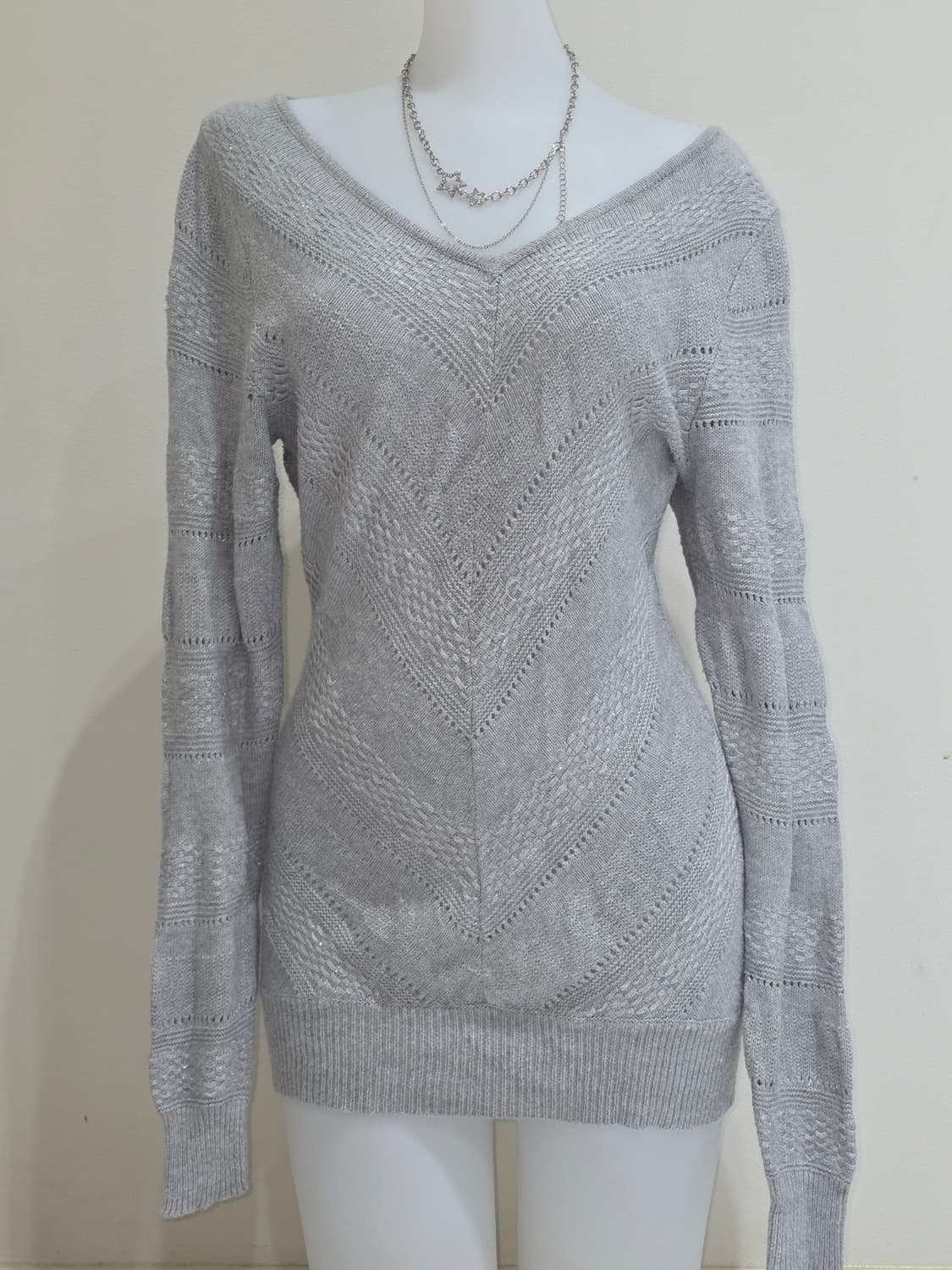 일본빈티지)y2k실버그레이 글리터 오네갸루 v넥 롱슬리브 로맨틱 딱붙니트 상품이미지1