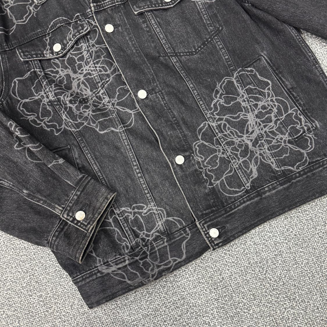 마틴 플랜 오버핏 로즈 패턴 흑청 데님 자켓 상품이미지4