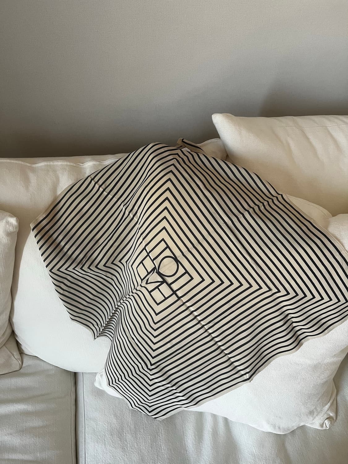 TOTEME 토템 모노그램 실크 스카프 상품이미지3