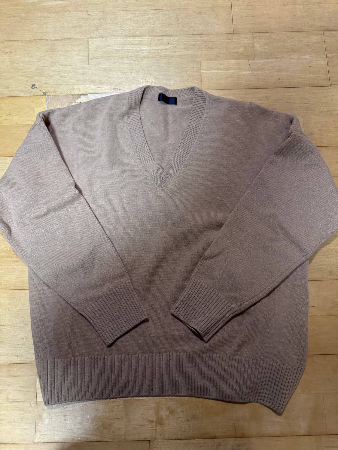 모마디자인 베이지 브이넥 니트 48 상품이미지1