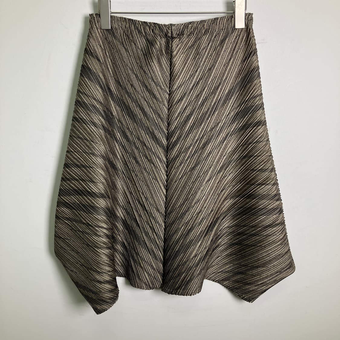 이세이미야케 브라운 링클 미디 스커트  상품이미지6