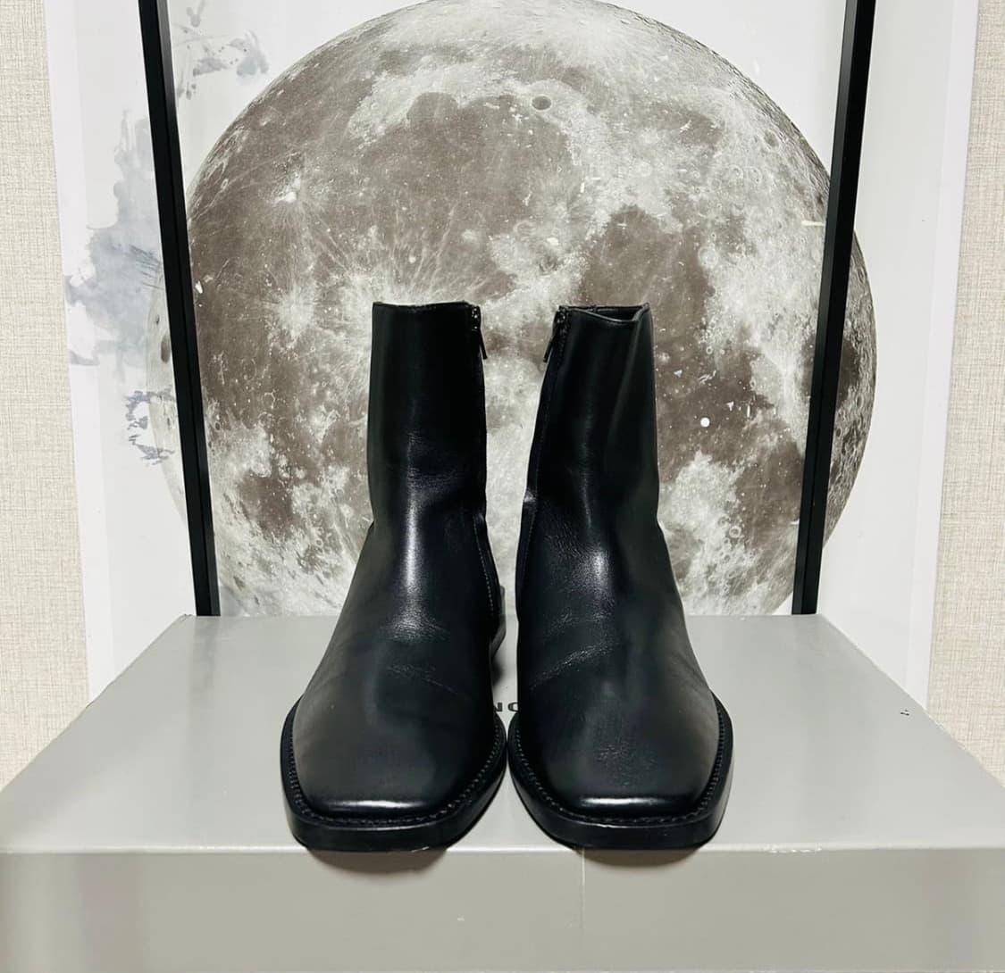 Balenciaga leather boots 발렌시아가 스퀘어토 레더부츠 상품이미지1