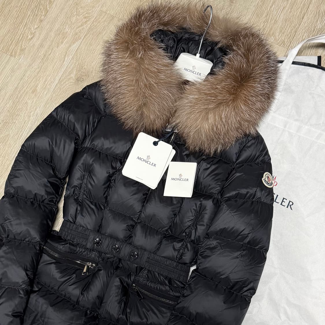 [새상품/풀구성]23~24FW몽클레어 보에딕 여성패딩 폭스퍼 블랙0사이즈 상품이미지2