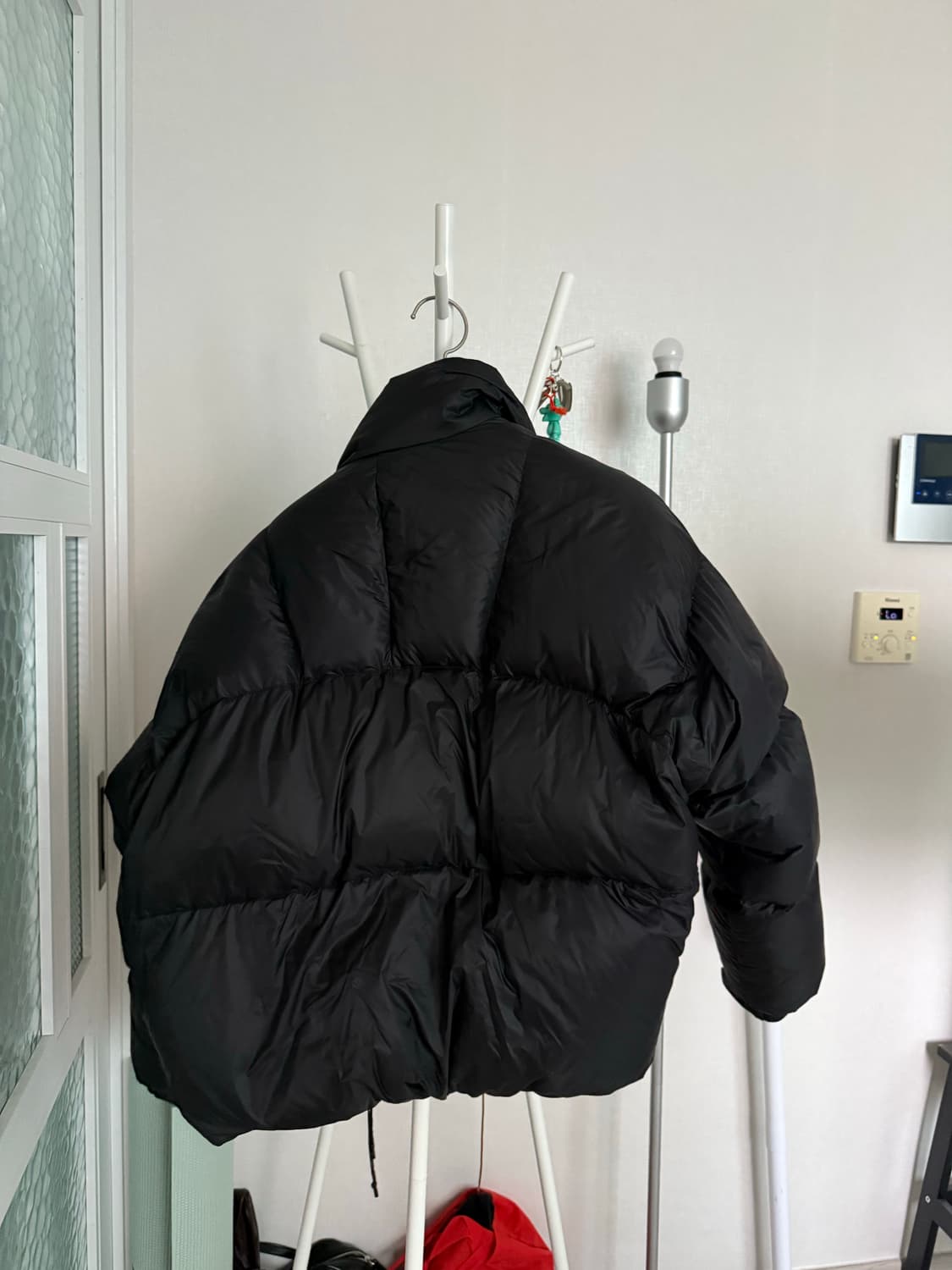 비헤비어 폴라 덕다운 패딩 블랙  상품이미지2