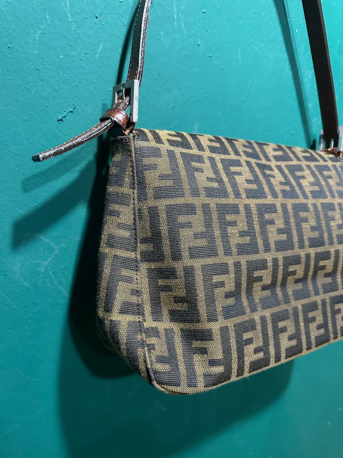 펜디 주카 바게트백 상품이미지7