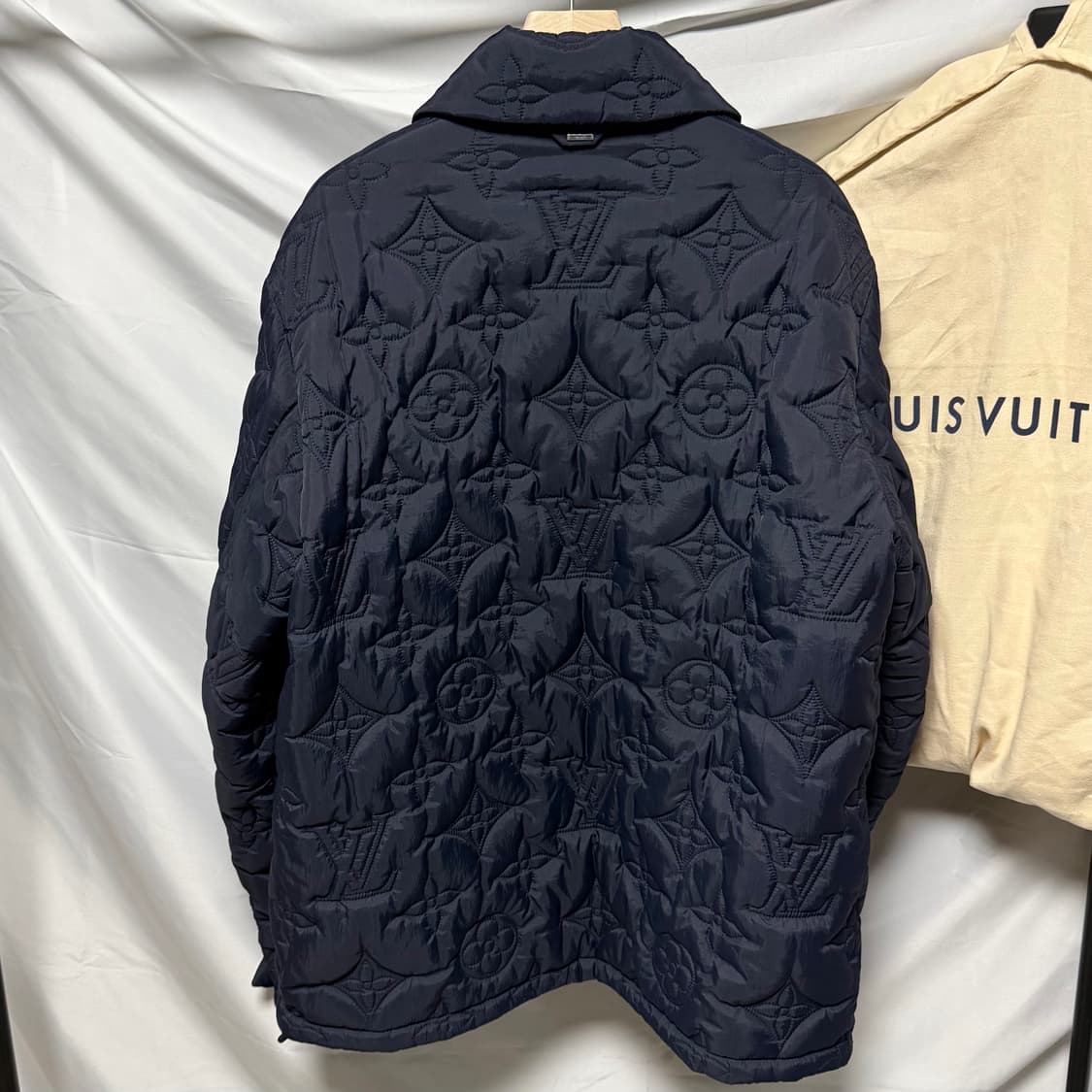 [S+급/50] 루이비통 모노그램 플라워 블루종 패딩 자켓 상품이미지4