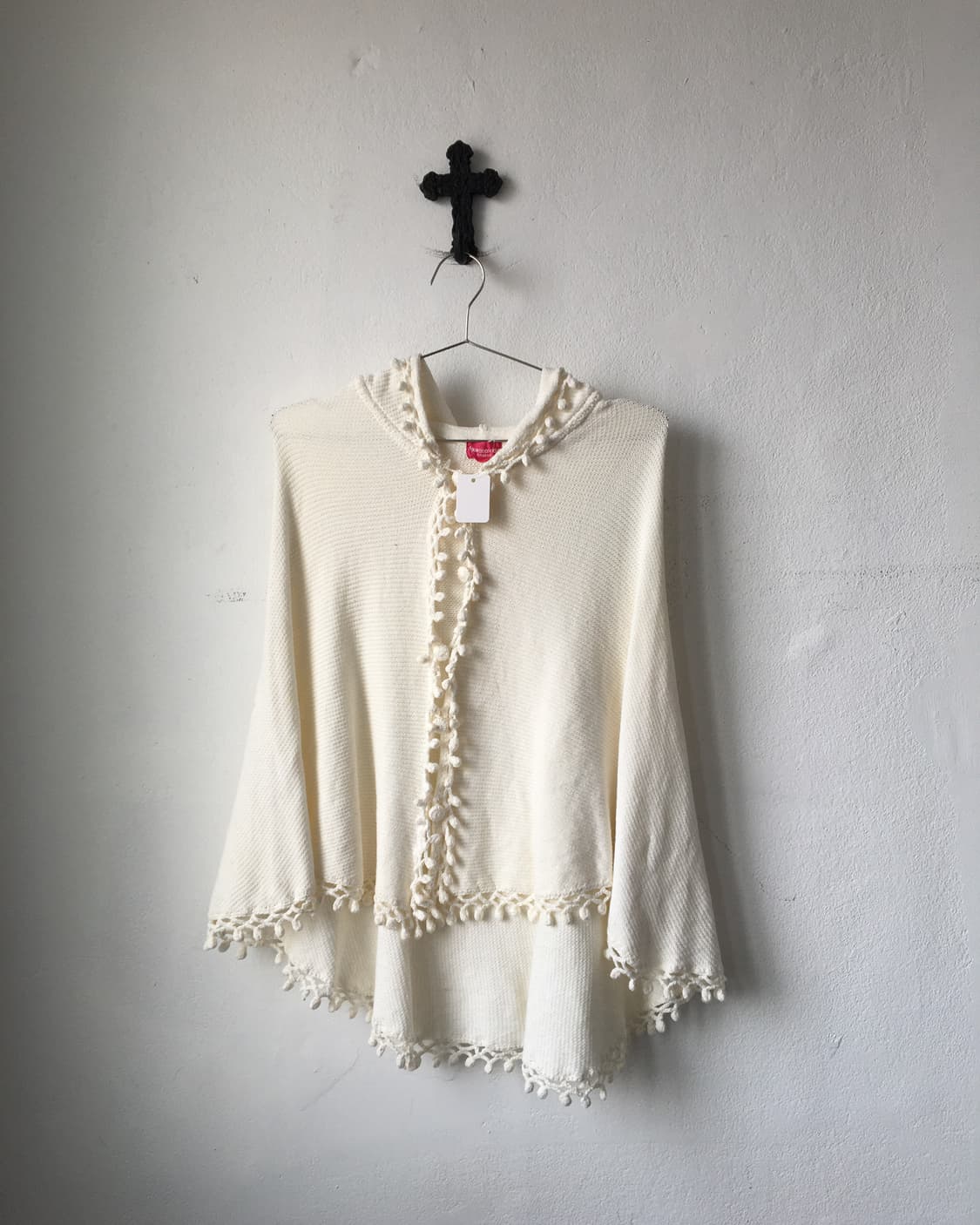 Pom pom point hood cape 상품이미지2