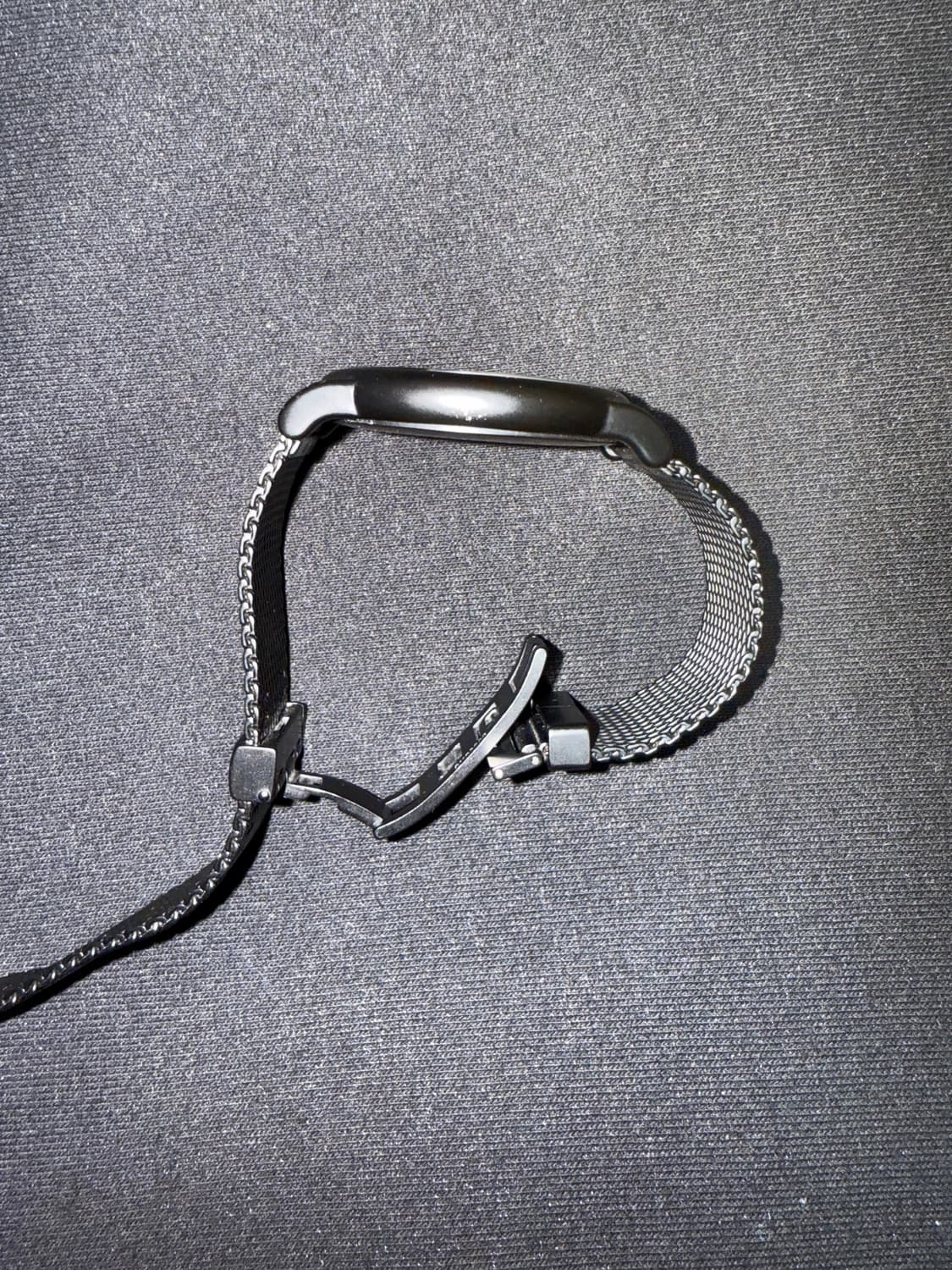 아르마니 슬림 블랙 메쉬시계 AR11046 상품이미지4