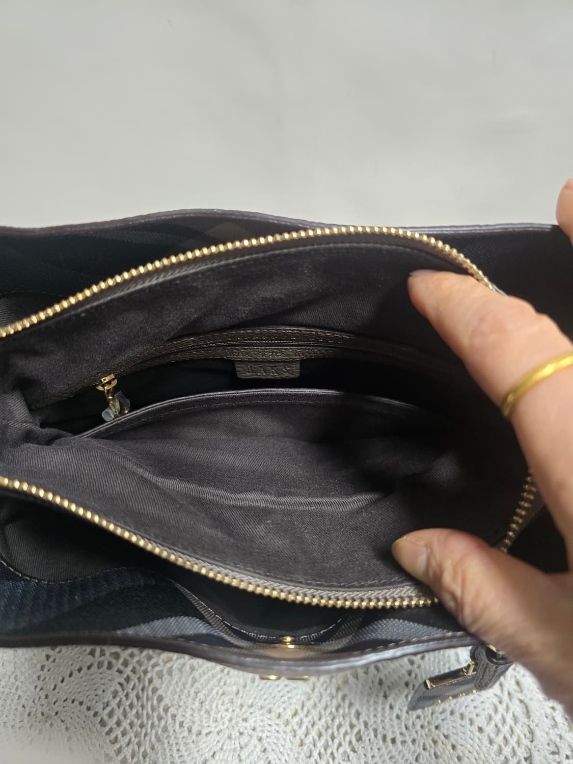 닥스 체크 장식 숄더백 상품이미지8