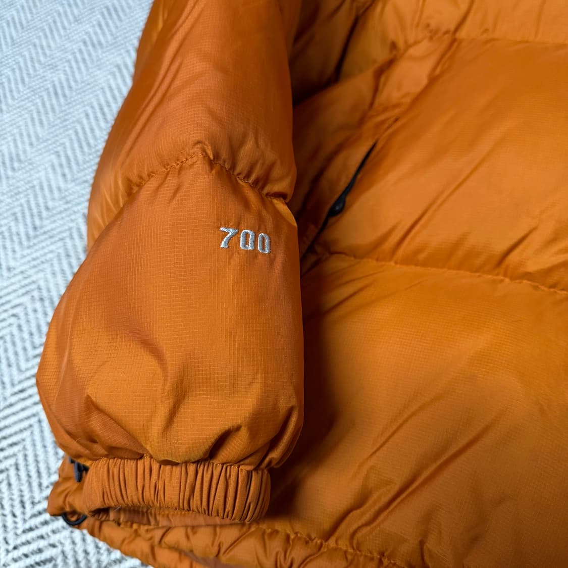[105] 노스페이스 센터로고 무광 오렌지 700 눕시 패딩 상품이미지5