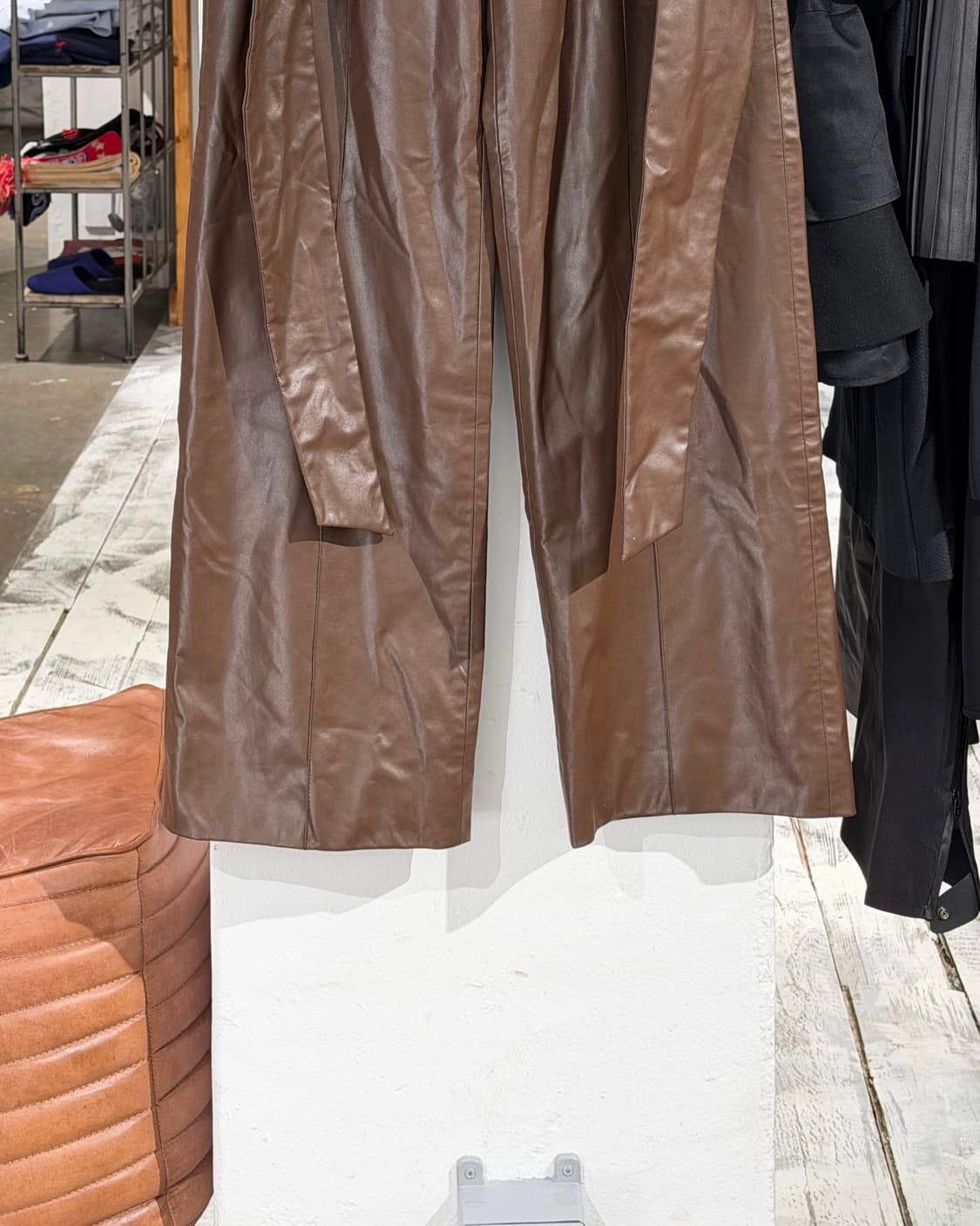 알렉산드르 아흐하카츠시빌리 브라운 fw20 레더 랩스타일 팬츠 상품이미지5