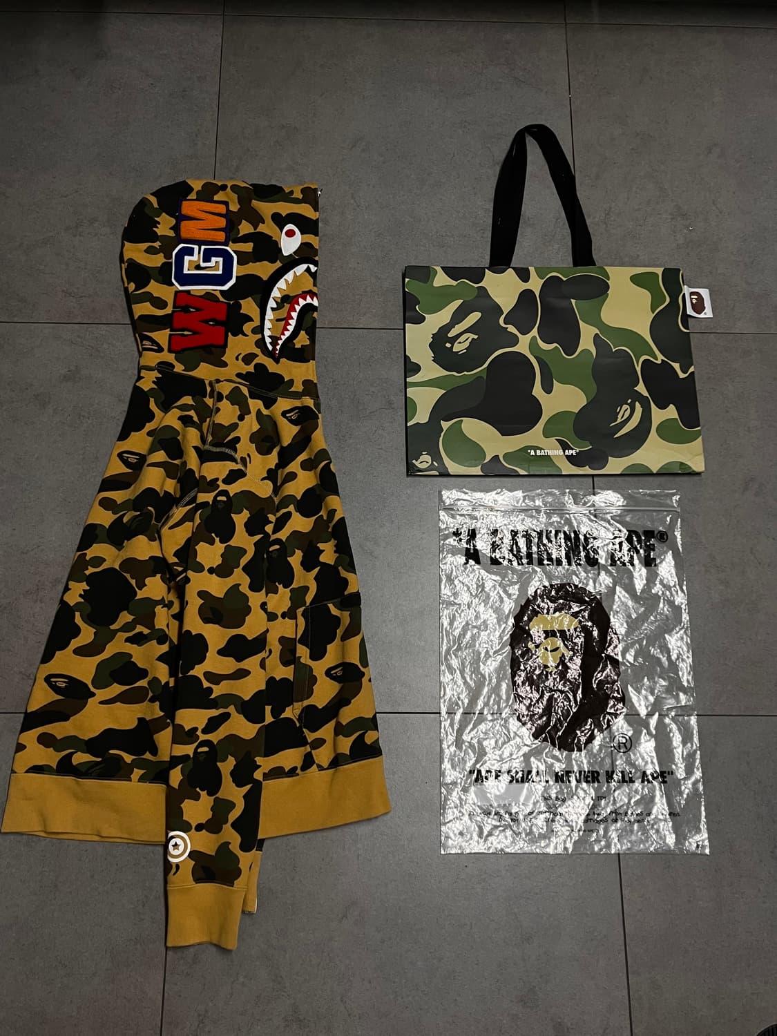 새상품급) 베이프 황계 샤크 후드집업 상품이미지1