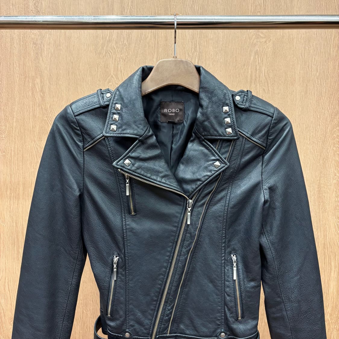 빈티지 레더 라이더 자켓 숄더 견장 스터드 밑단 벨트 스트랩 디테일 블랙 상품이미지4
