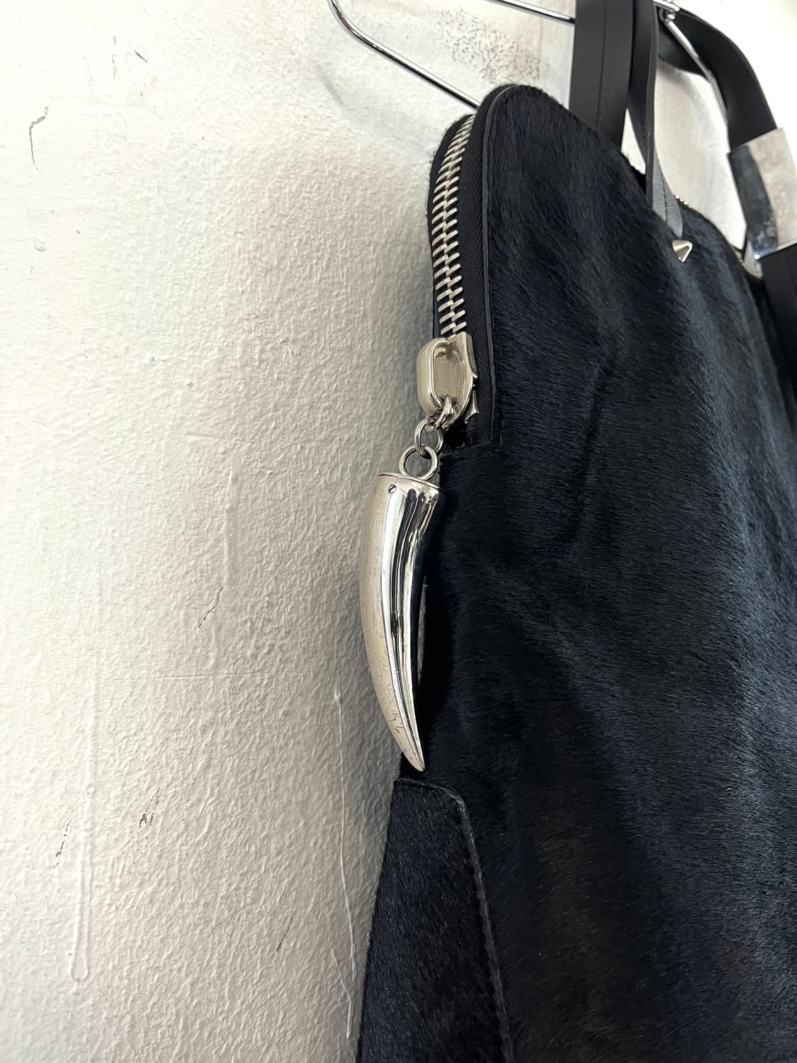 쥬세페 자노티 컬렉션 스터드 송치 레더백 상품이미지3