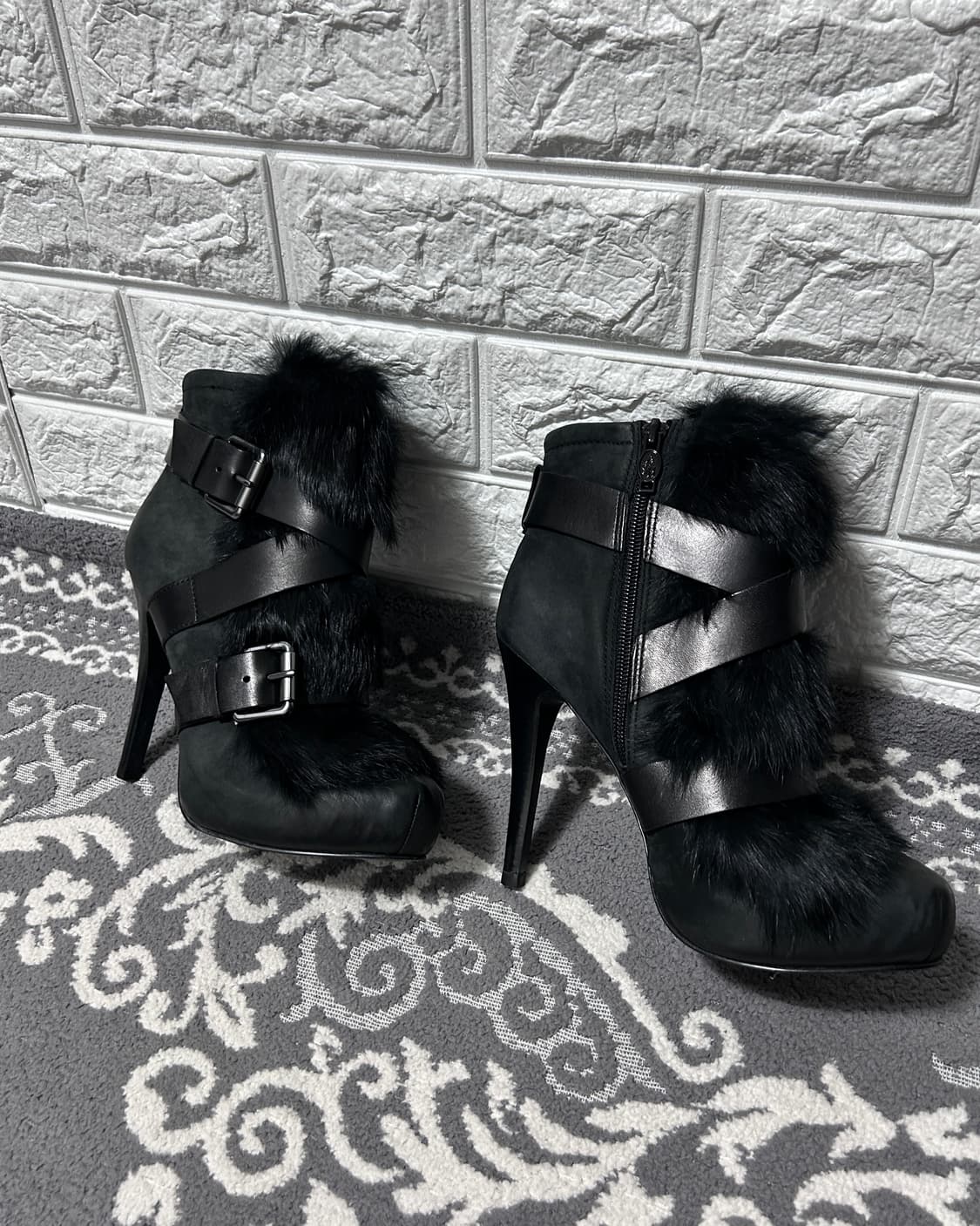 Ash 아쉬 래빗 퍼 랩어라운드 멀티 버클 부츠 상품이미지3