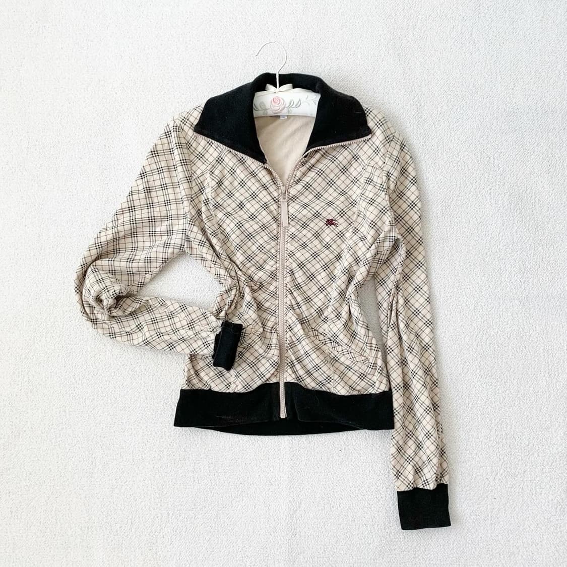 버버리 베이지 노바체크 셔링 집업 상품이미지1