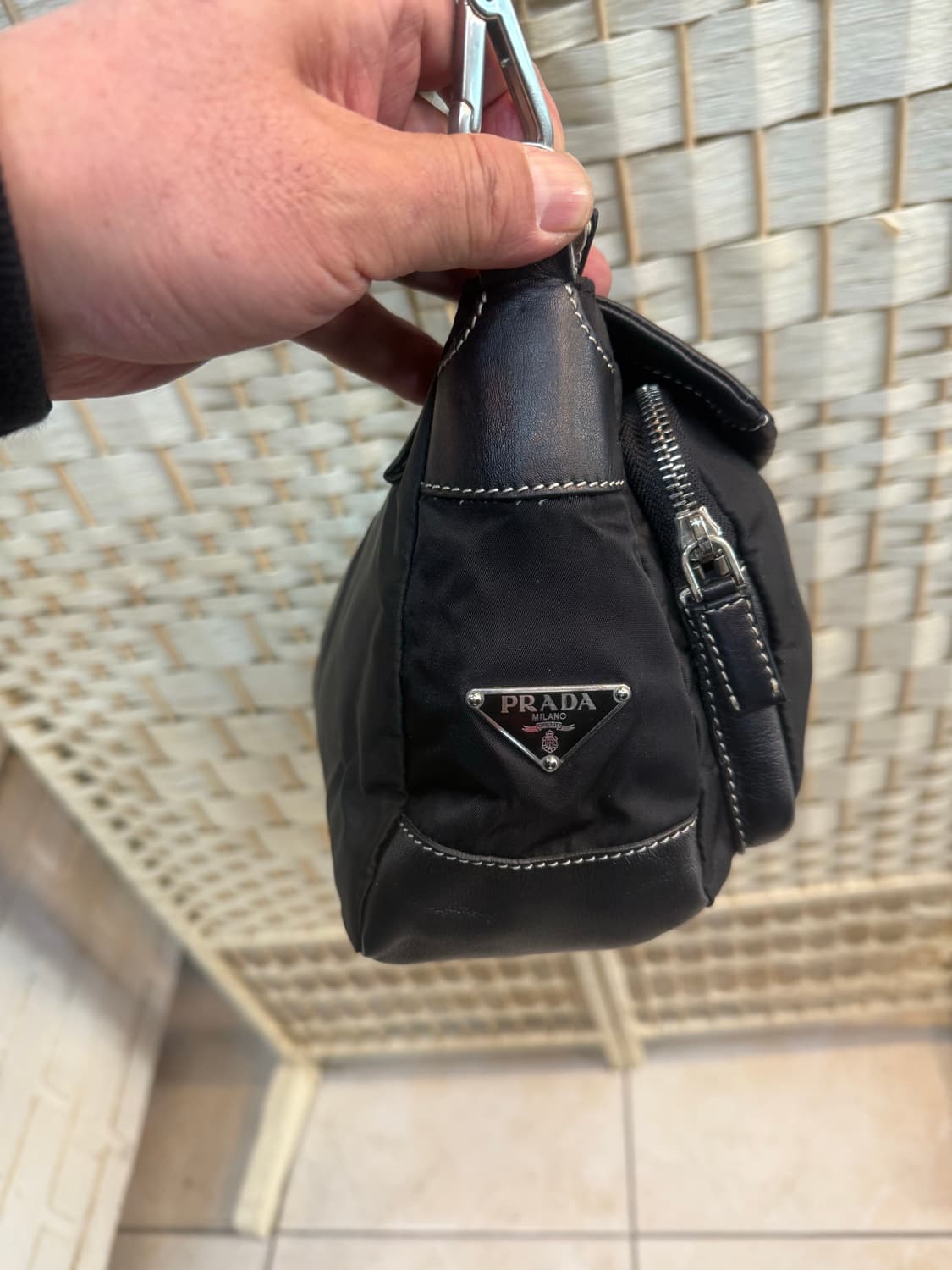 정품 프라다 포코노 레더 크로스백 팝니다 상품이미지4