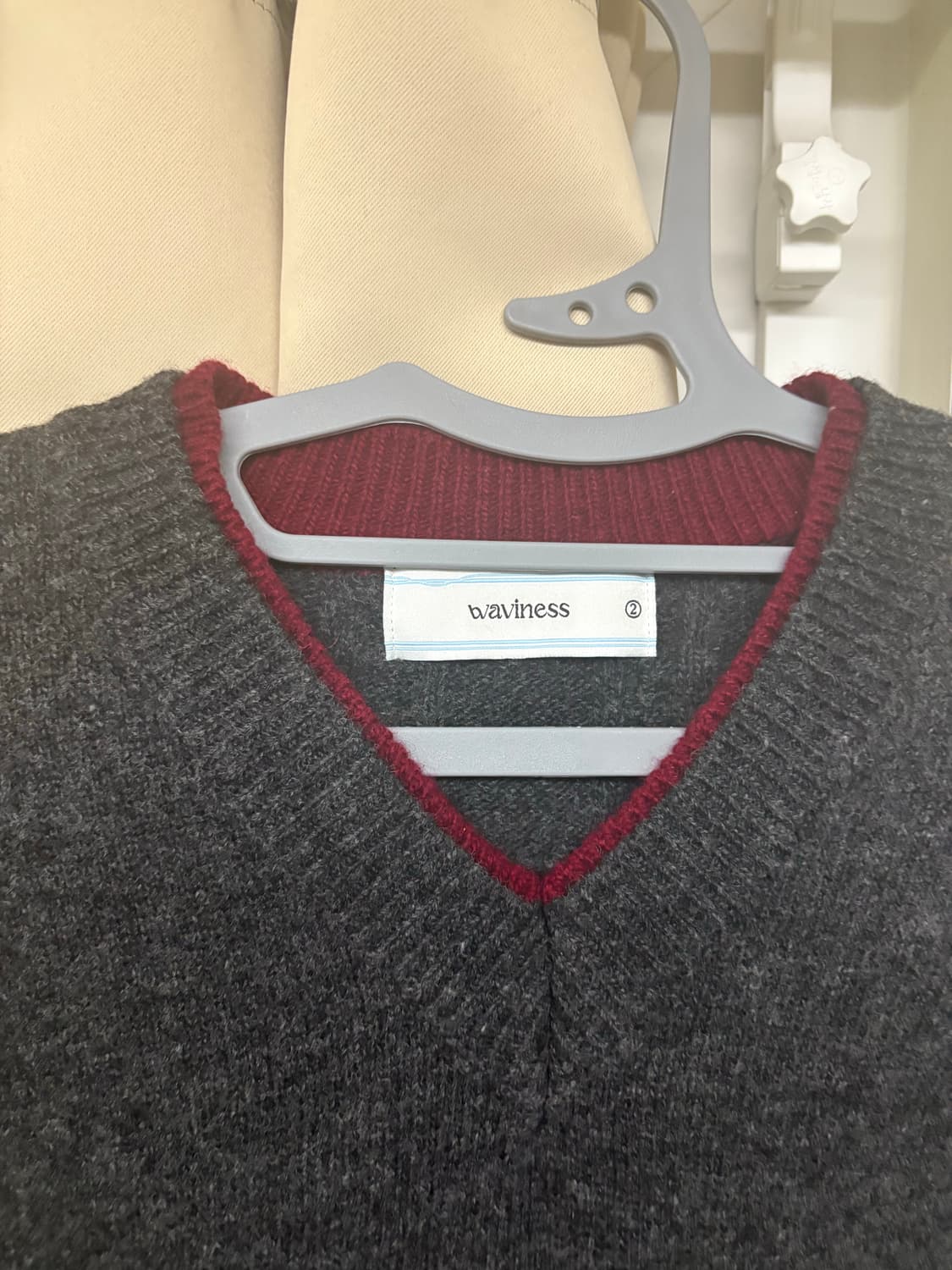 [사이즈:2(라지)] 웨이비니스 브이넥니트 상품이미지2