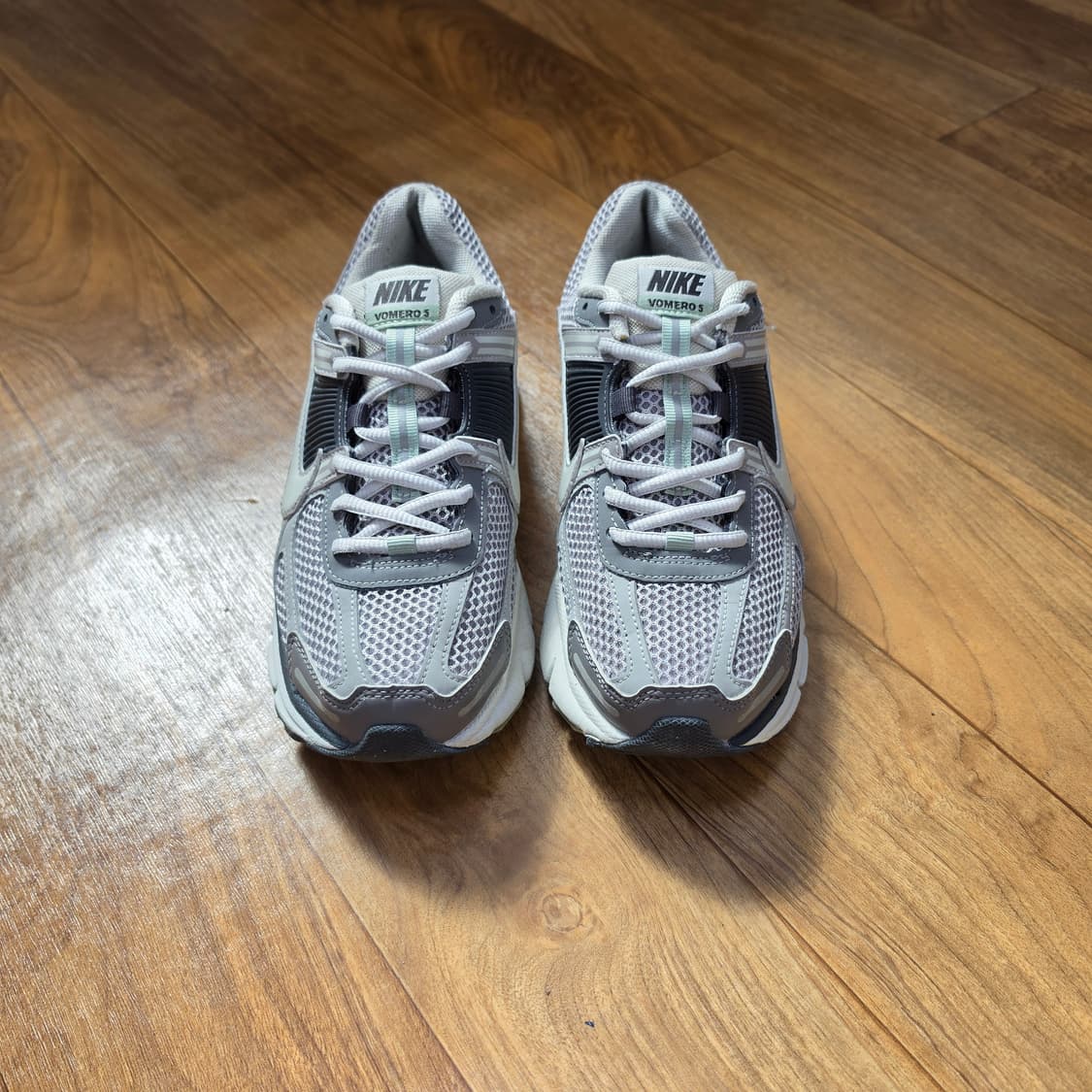 나이키 줌 보메로5  상품이미지3