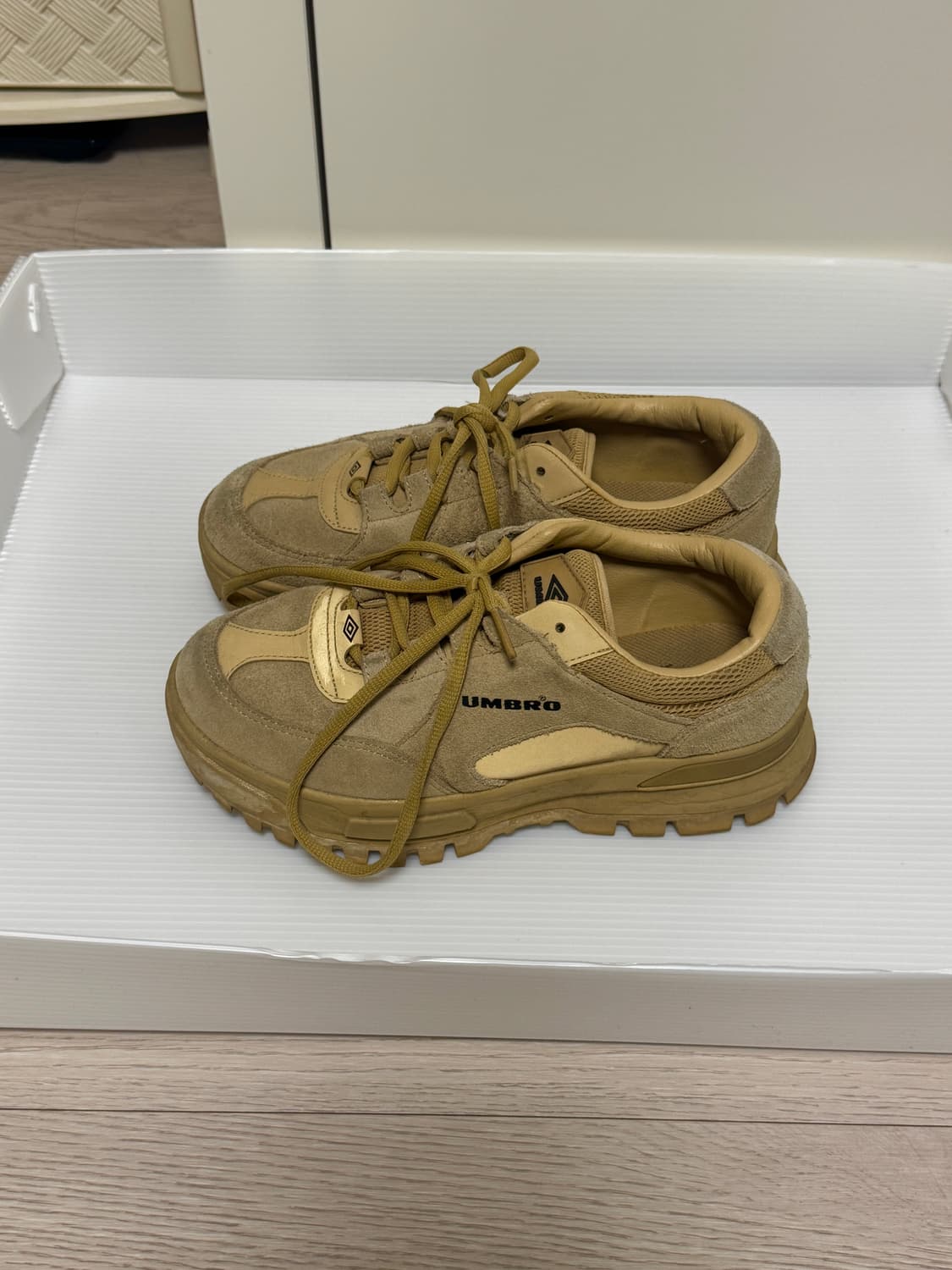 엄브로(Umbro) 스웨이드 운동화 (황갈색, 240) 상품이미지2