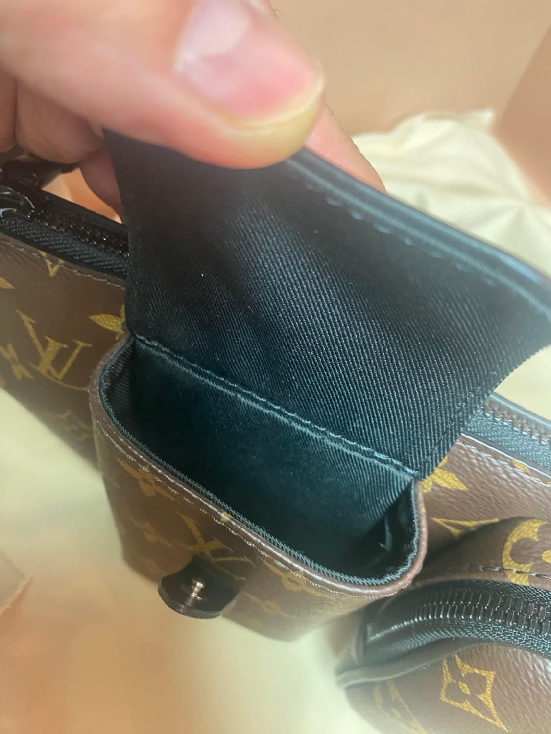 루이비통 크리스토퍼 범백 모노그램 마카사르 m45337 벨트백 힙색 상품이미지3