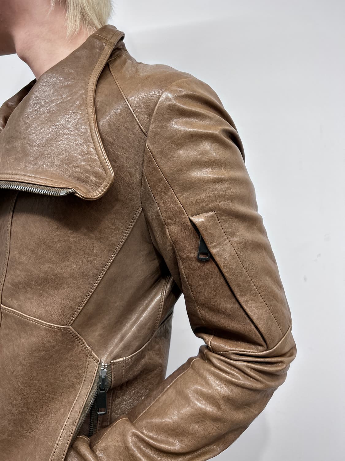 시스템 옴므 사선 하이넥 레더 자켓 상품이미지4