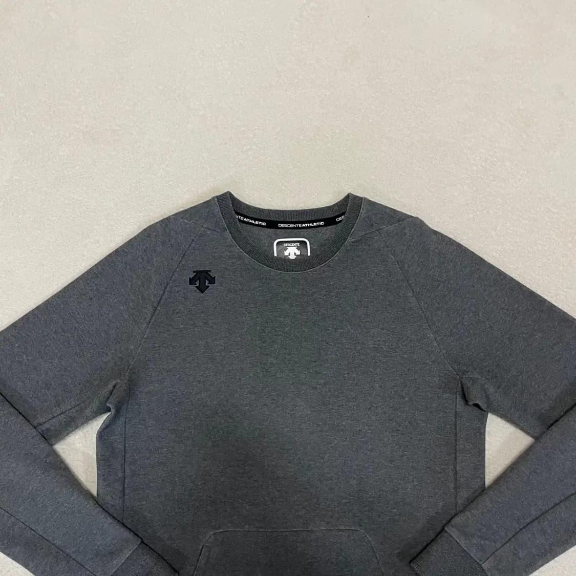 L 데상트 라운드 맨투맨 B.682 상품이미지2