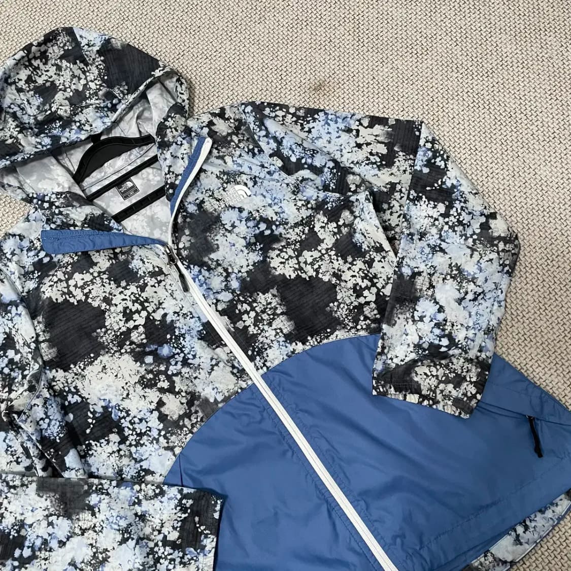 L 노스페이스 여성 등산 경량 바람막이 N.8885 상품이미지2