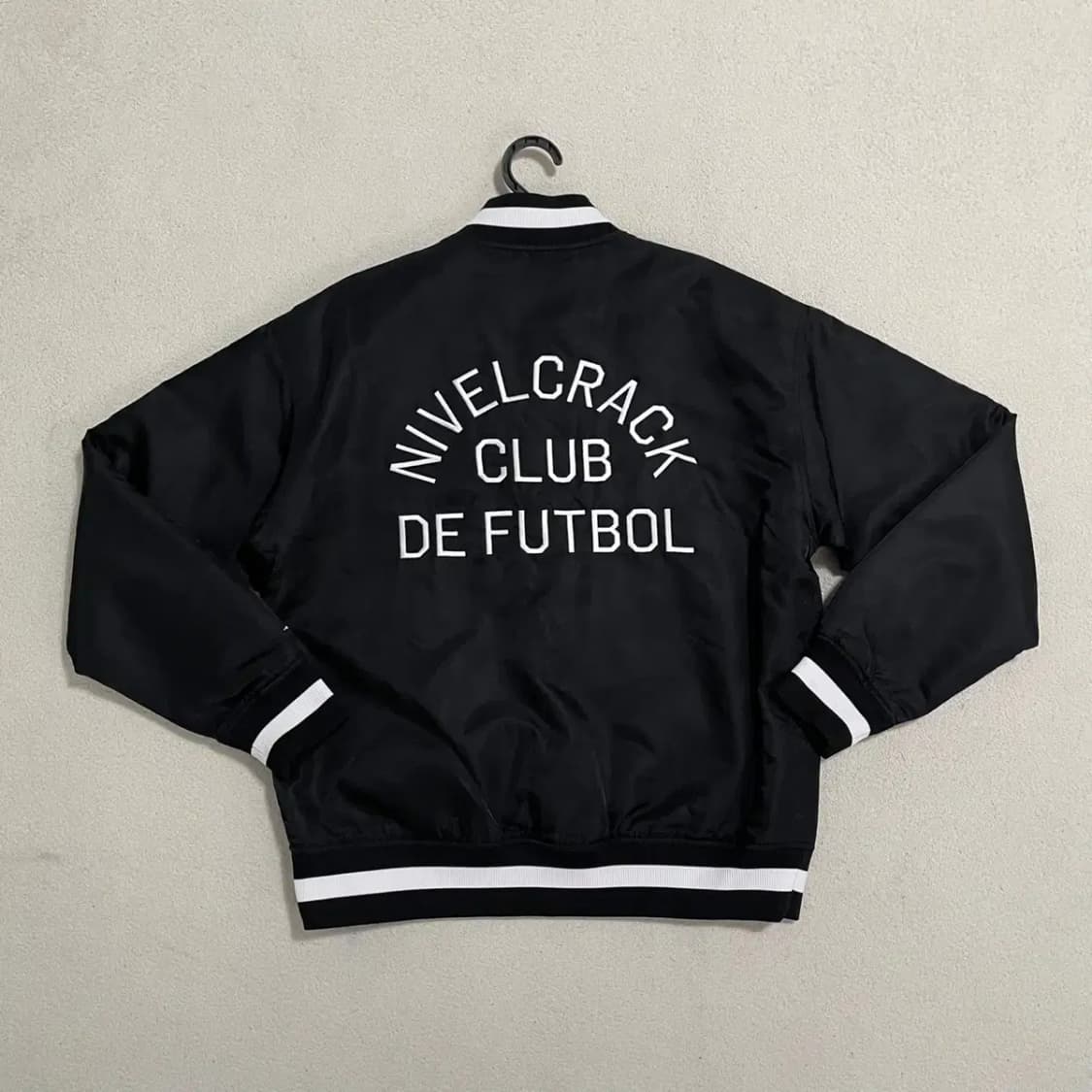 M 미즈노 니벨크랙 에센셜 바시티 자켓 B.3585 상품이미지3