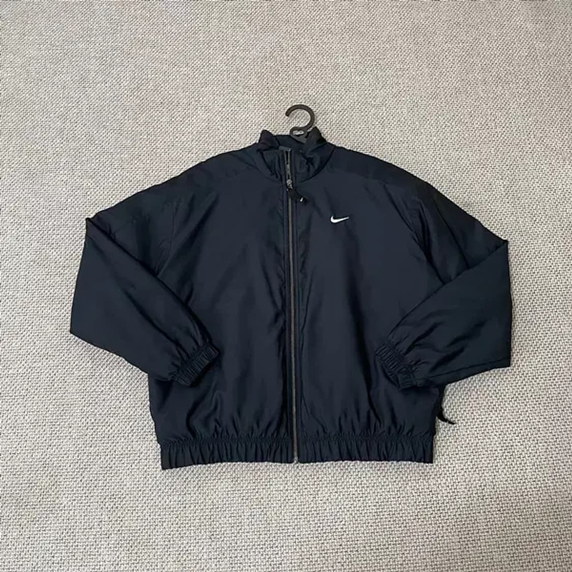 M 나이키 NRG 솔로 스우시 사틴 봄버 자켓 블랙 N.6200 상품이미지1
