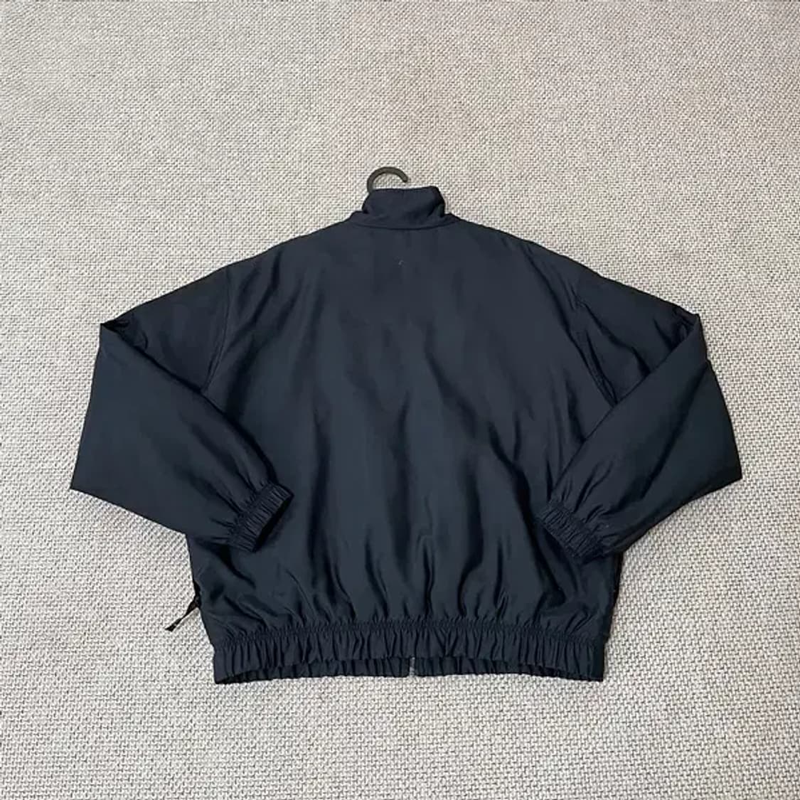 M 나이키 NRG 솔로 스우시 사틴 봄버 자켓 블랙 N.6200 상품이미지4