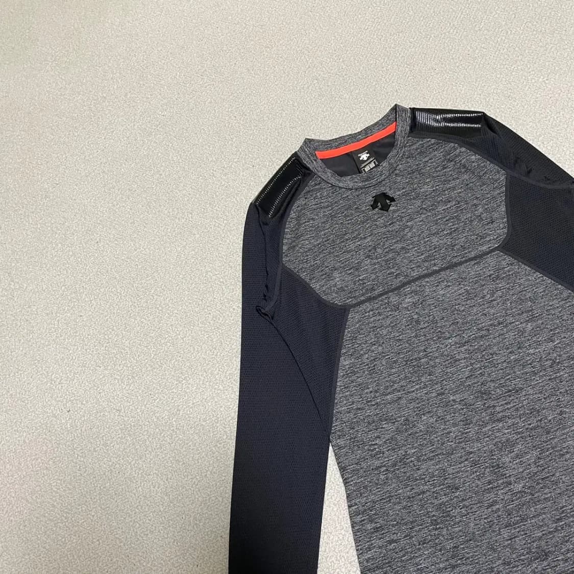 L 데상트 기능성 긴팔티셔츠 N.2624 상품이미지2