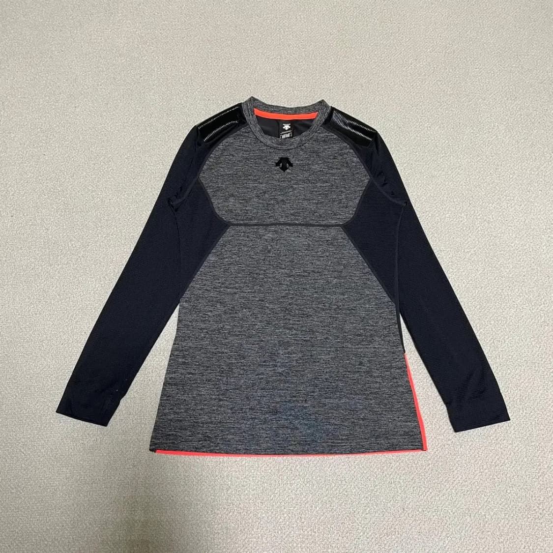 L 데상트 기능성 긴팔티셔츠 N.2624 상품이미지1