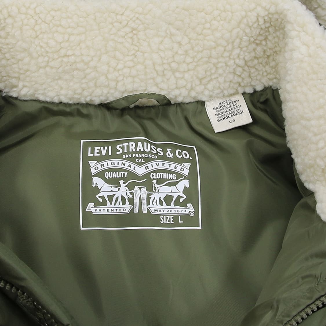 (착용컷) 리바이스 덕다운 롱 패딩 (남성용 100) 상품이미지5