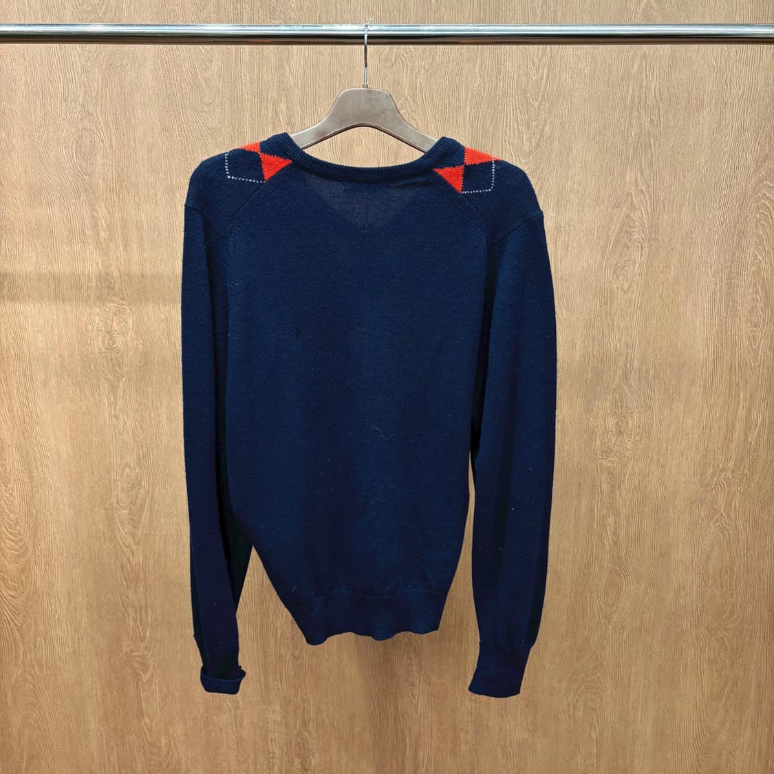 버버리 브이넥 니트 아가일 패턴 로고 자수 디테일 루즈핏 네이비 상품이미지3