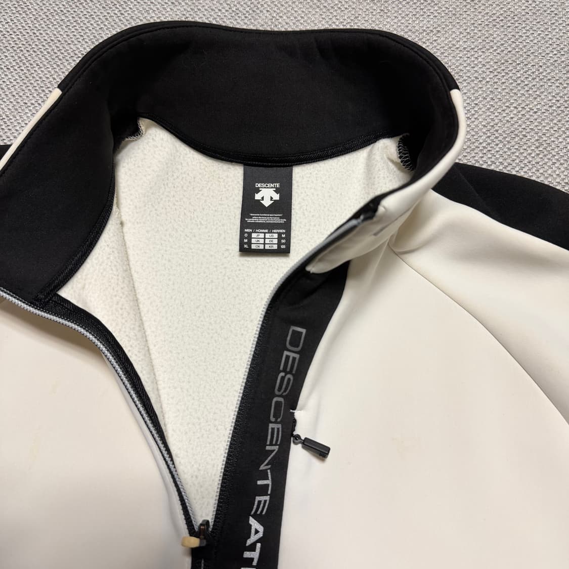 데상트 기모 트랙 자켓 상품이미지3