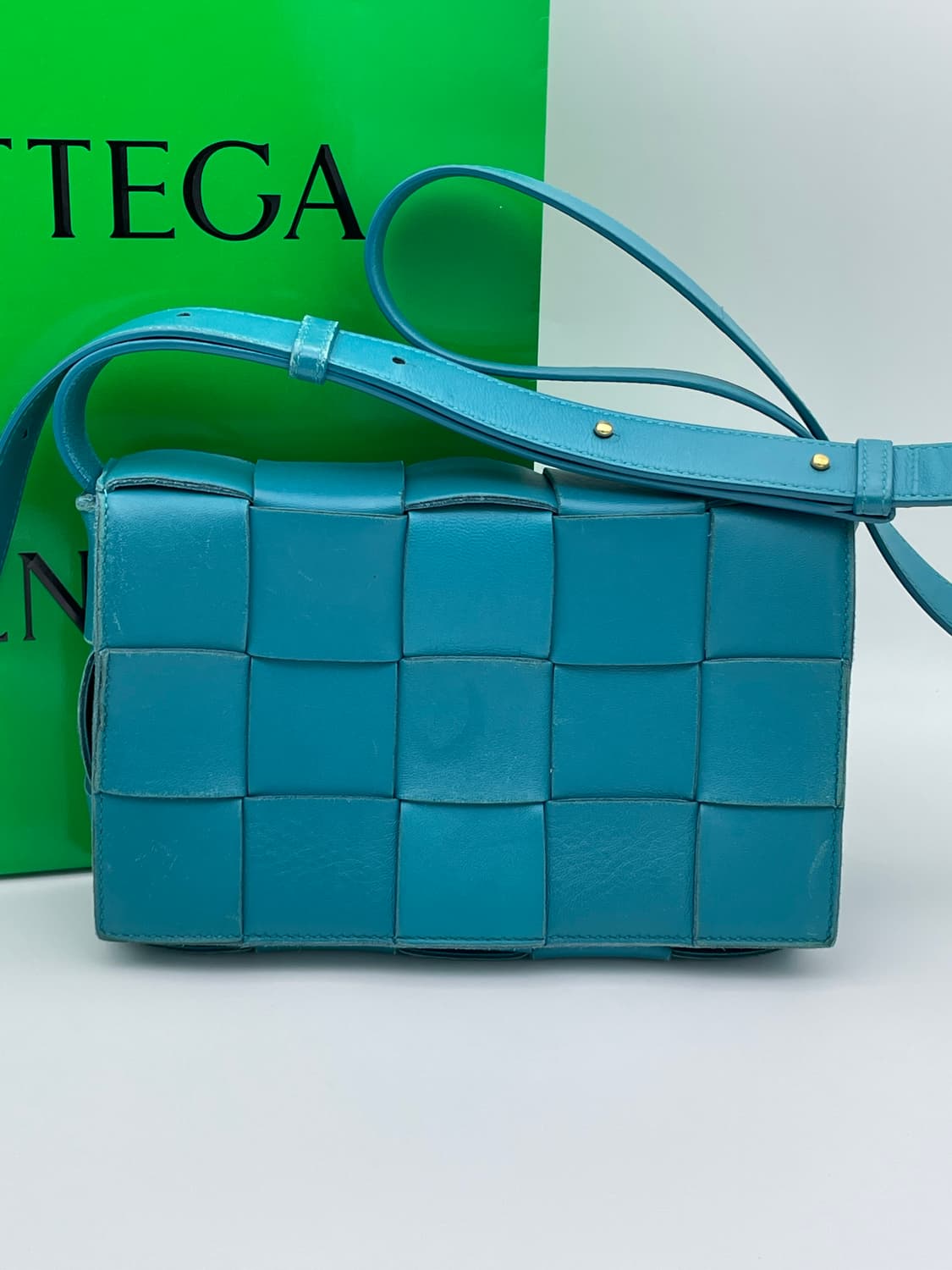 [ 정품 ] 보테가베네타 램스킨 카세트백 크로스백 블루그린 상품이미지1