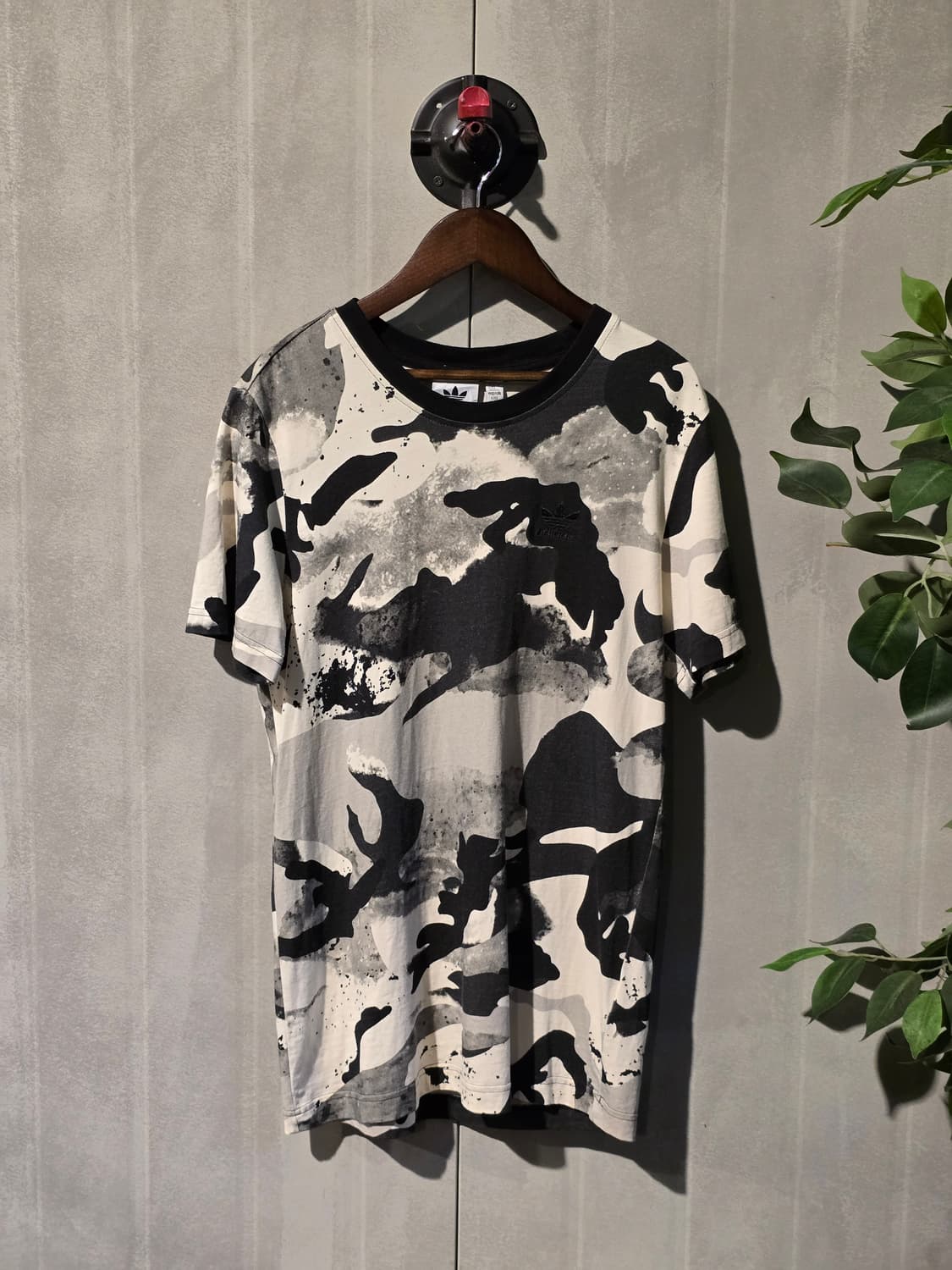 adidas camouflage pattern 티셔츠 상품이미지1