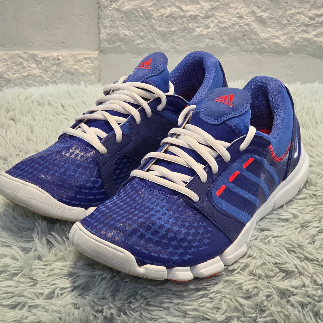 3q-16:아디다스 트레이닝 러닝화 블루코랄 디테일 (23.5cm) 상품이미지1